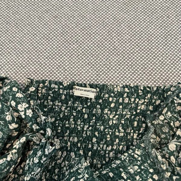 Reformation floral green ditsy print cropped smocked Pinto top size S - Image 8