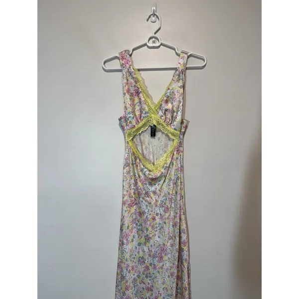 Beach Riot Kimi Cut-Out Slit V-Neck Dress in Forget Me Not Floral Lace Trim Smal - Image 4