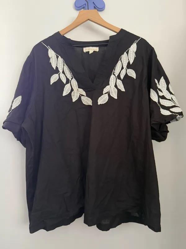 Jennifer + Grace 2X White Embroidered Black Blouse Boho Peasant Relaxed Resort - Image 4