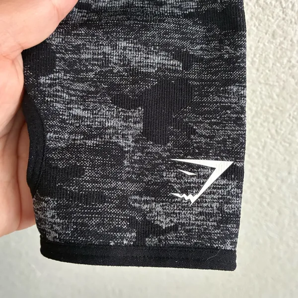 Gymshark Women's Adapt Black Camo Seamless Long Sleeve Crop Top M - Image 9