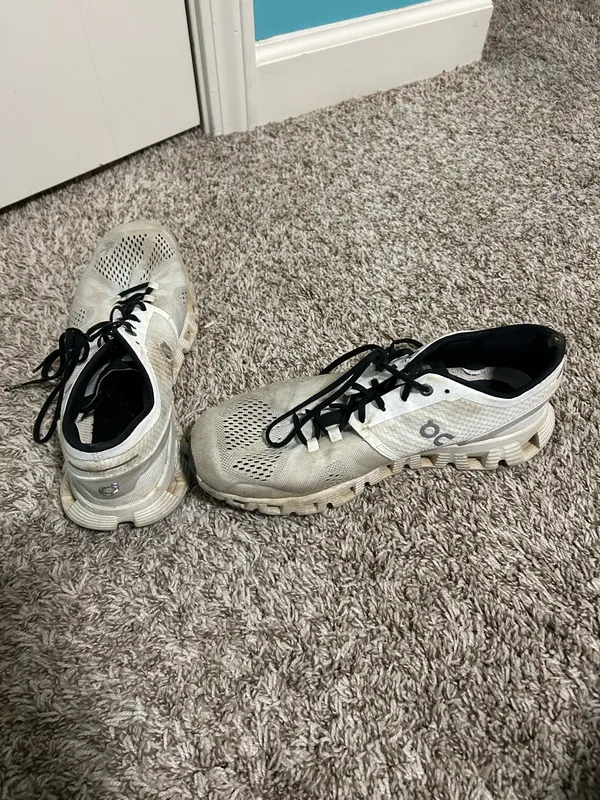 On Cloud Running Shoes - Image 4