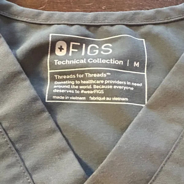 FIGS Technical Collection Scrub Top V-Neck Short Sleeve Solid‎ Green Size Medium - Image 4