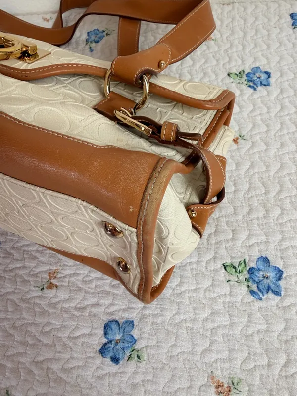 Salvatore Ferragamo VTG Gancini 2-Tone Leather Embossed Gold Hardwear Bag - Image 6