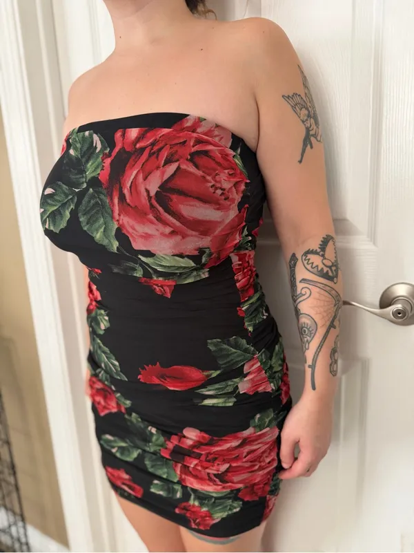 iris Black Strapless Ruched Dress with Red Rose Print - Image 5