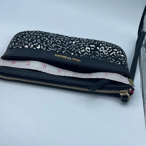 Juicy Couture wristlet animal print minimal wear faux leather. - Image 4