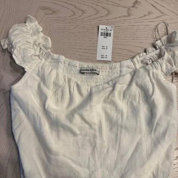 Abercrombie-fitch Women's White and Cream Blouse - Image 2