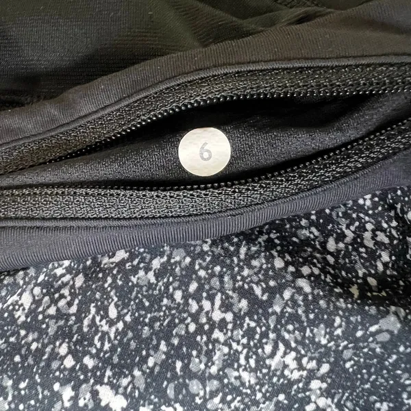 Lululemon Black Spec Speed Up Low-Rise Shorts Size 6 - Image 3
