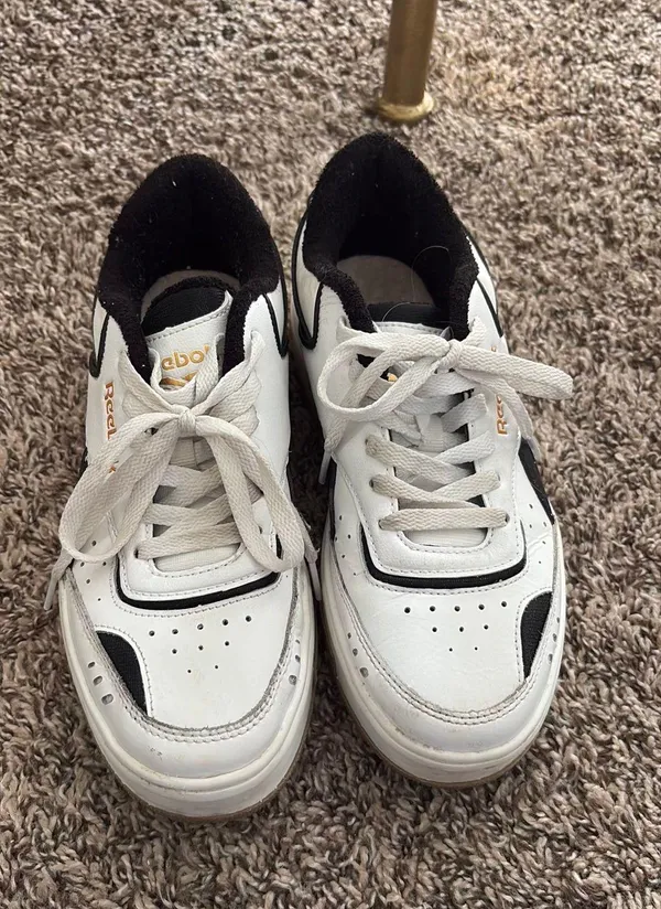 Sneakers - Image 2