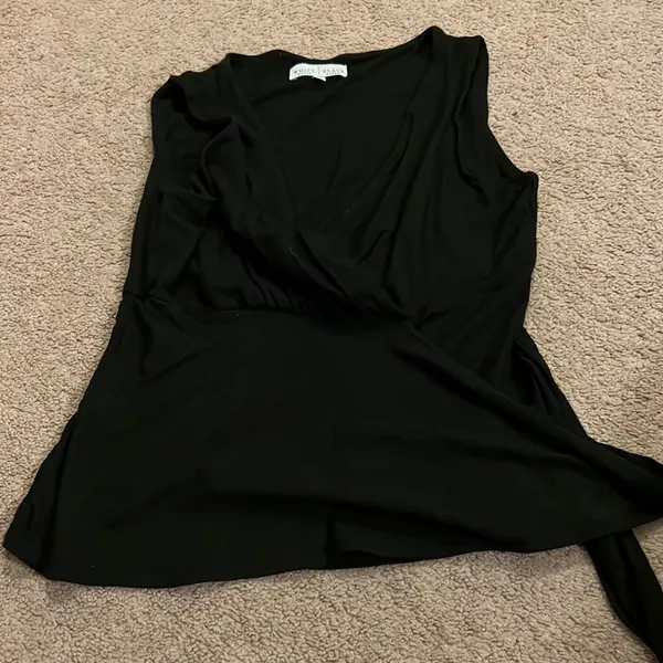 White House black market wrap top M‎ - Image 3