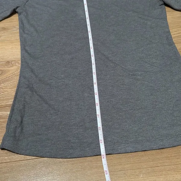 ‎Forever 21 gray shirt size medium - Image 4