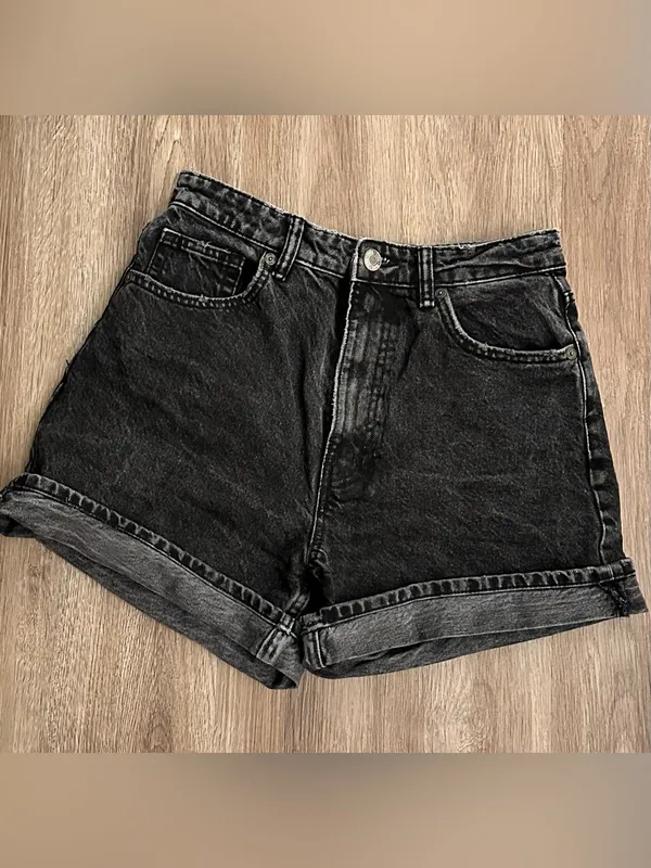 Zara Oversized 90s Shorts Size 6 - Image 3