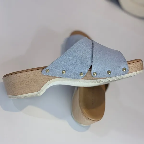 Donna Toscana Italy Light Blue Suede Studded Wood‎ Wedge Slide Sandals Mules 8.5 - Image 4