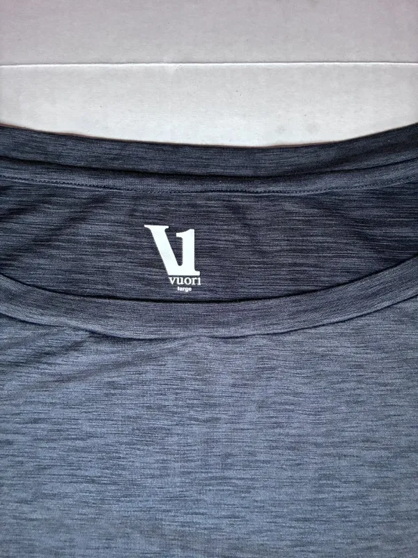 Vuori Short Sleeve Scoop Neck Pocket Tee - Classic Style - L - Heather Charcoal - Image 5