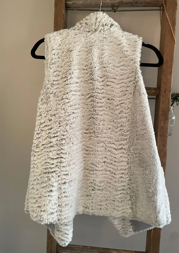 Jolt Faux Fur Vest - Image 2