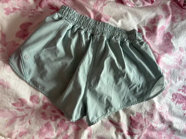 Lululemon Shorts Hotty Hot - Image 2