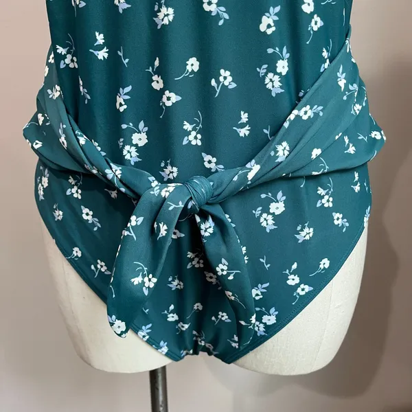 Hollister One Piece Floral Low Back V Neck‎ Front Tie Swimsuit Sz XL - Image 7