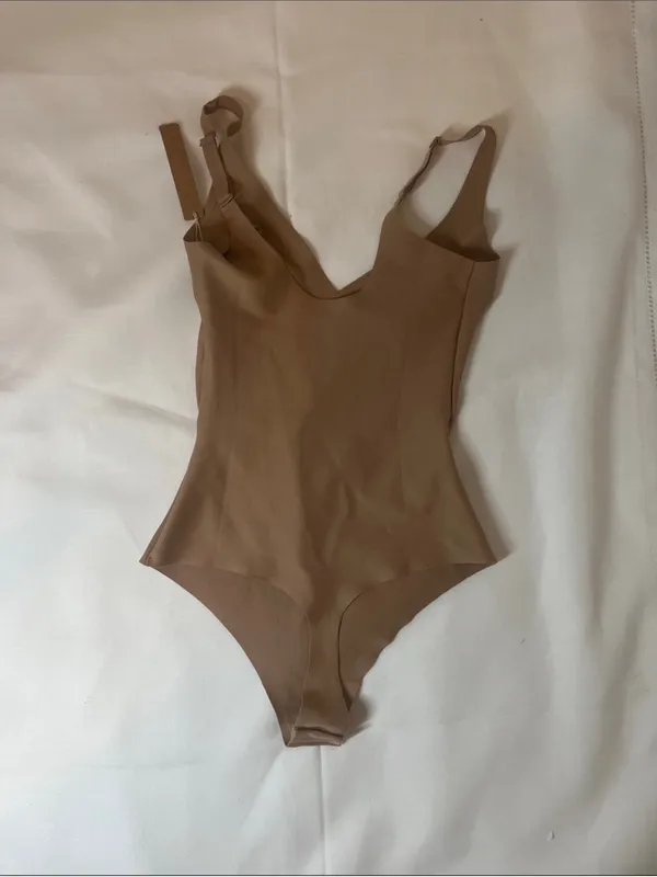 NEW SKIMS Body Unlined Plunge Thong Bodysuit in Sienna Size Medium (G22) - Image 3