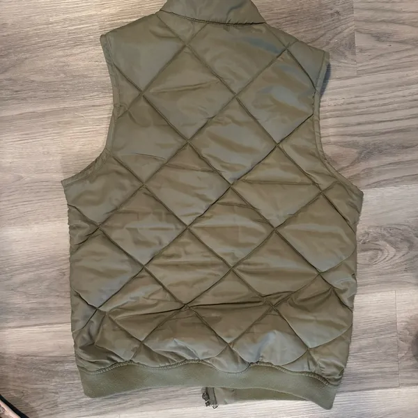 Dickies women’s quilted and lined puffer vest size Small - Image 3