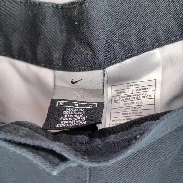 Nike women's black casual high-waisted golf shorts - Image 4