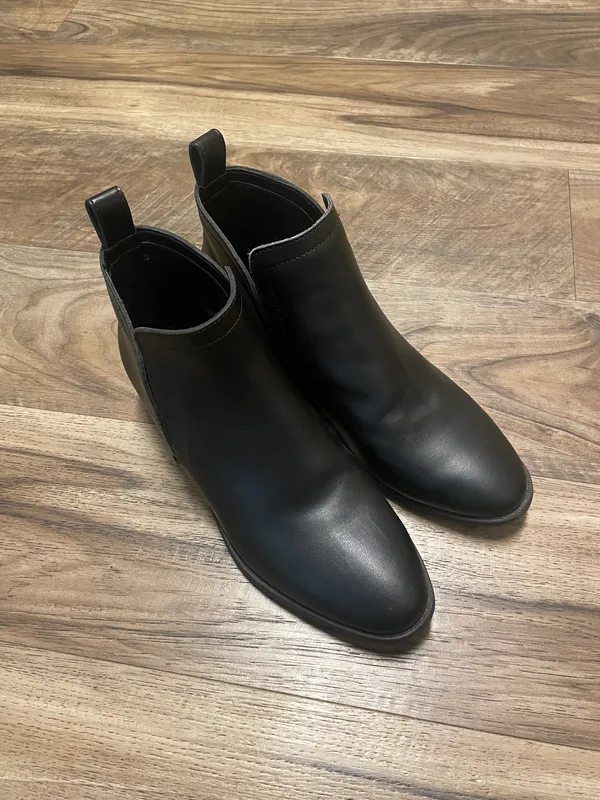 DV by Dolce Vita Black Women's Chelsea Ankle Boots - Classic Slip-On Style Size 7.5 - Image 3