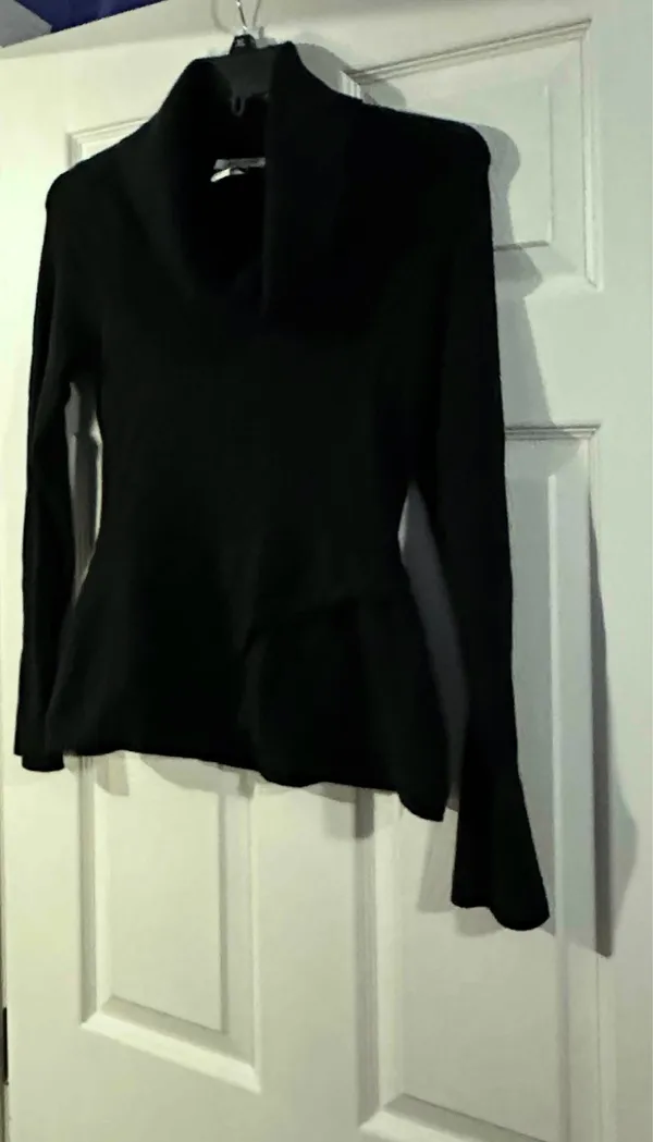 White House Black Market long sleeve blouse size Medium. - Image 4