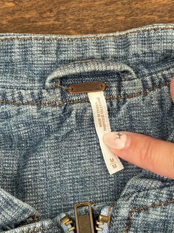 Free people Distressed Lightweight Blue Denim Jacket - Women's medium - Image 6