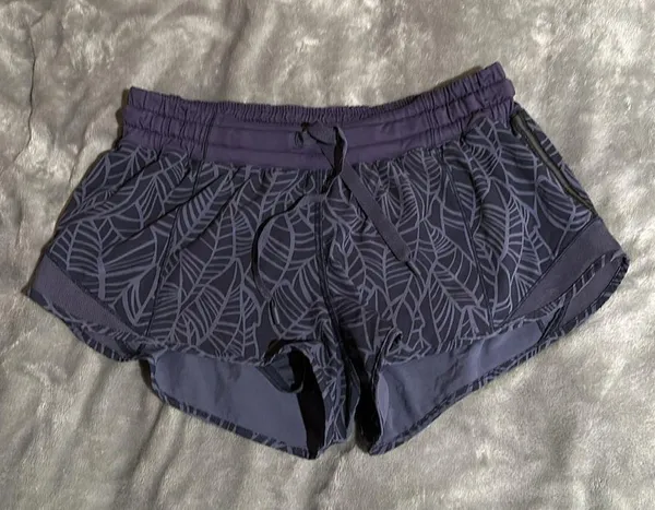 Lululemon Pretty Palm Size 6 Hotty Hot Shorts - Image 4