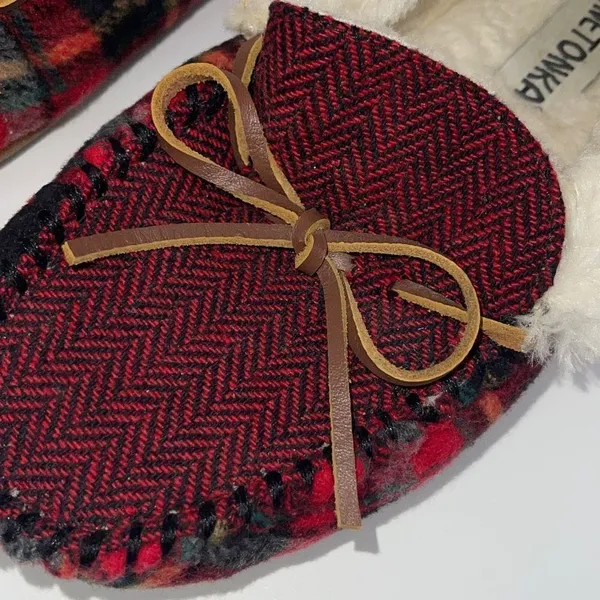 Womens Minnetonka Camp Collar Moc Slipper in Red Autumn Plaid Size 7 Fleece Line - Image 5