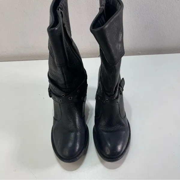 Born Boots Wmn 7.5 Gilary Blck Pebbled Leather Moto Block Heel Biker Belt Strap - Image 3