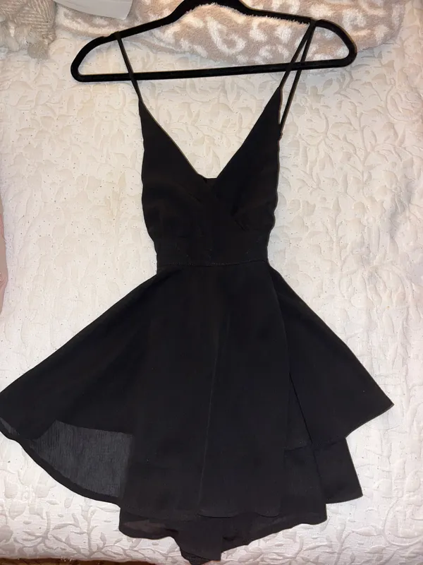 Boohoo Black V Neck Romper - Image 3