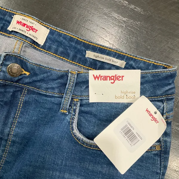 NWT WRANGLER HIGH RISE BOLD BOOT CUT JEANS‎ - Image 5