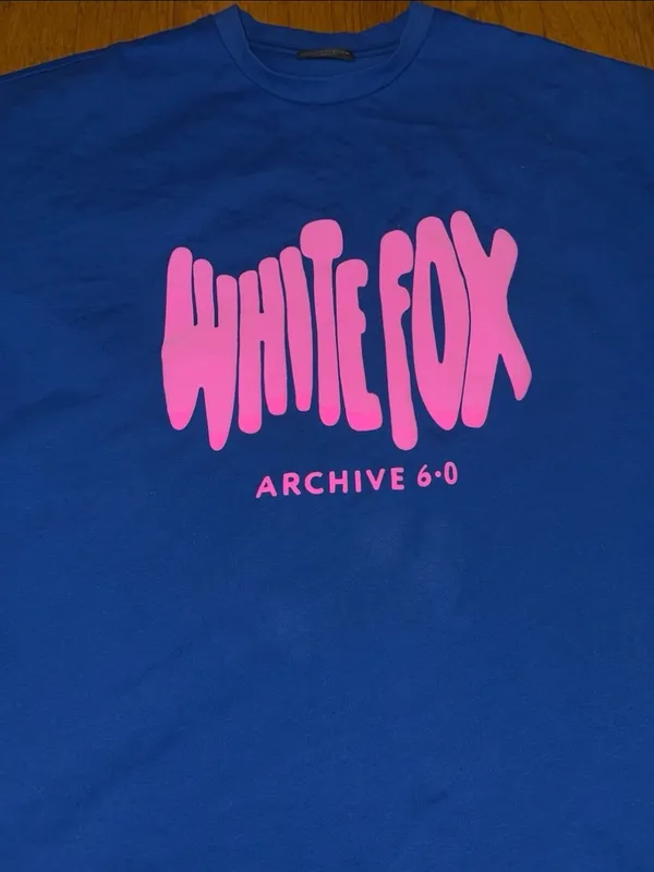 Brand New White Fox Archive 6.0 Oversized Tee in Blueberry & neon pink Size M/L - Image 4