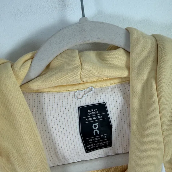 On Running Club Hoodie Cotton Sweatshirt Butter Yellow Pullover Gym Womens Small - Image 4