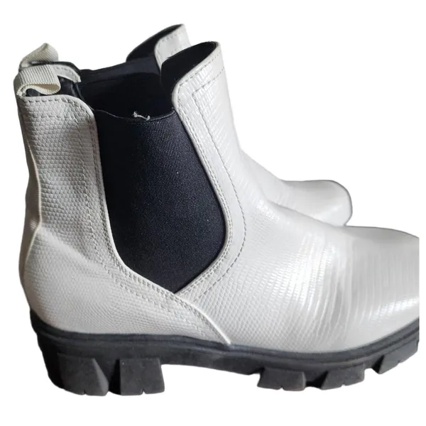 Sugar TC Boots Womens Size 8M White Chelsea Glossy Finish Joyrider Pull‎ Tab - Image 4