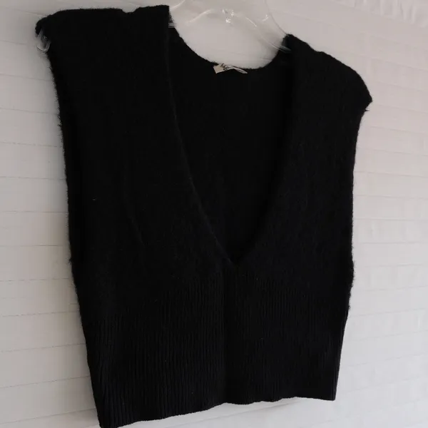 Free People Black Vest Fuzzy Crop Top - Image 2