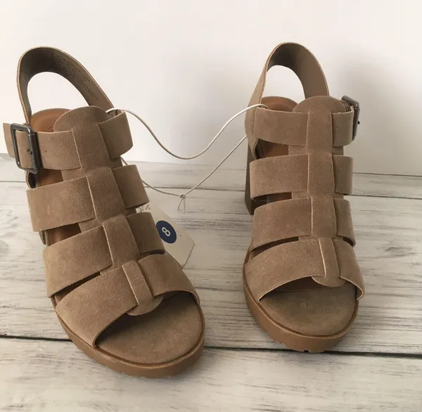 Taupe Heels, Size 8 Tan - Image 4
