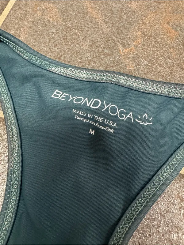 Beyond Yoga First Class Racerback Crop Tank Bra Camouflage Metallic Green Medium - Image 3