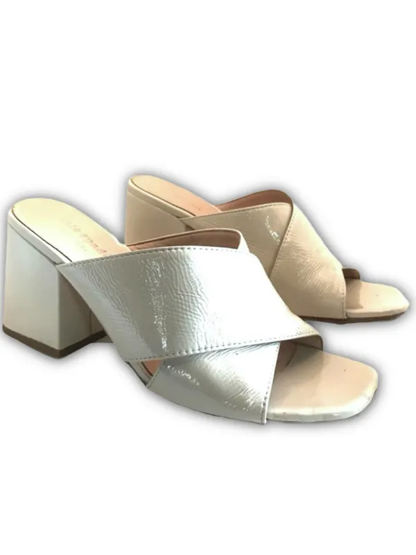 Kate Spade Beige Patent Leather Criss-Cross Vamp Slide Block Heel Shoes (6.5) - Image 6