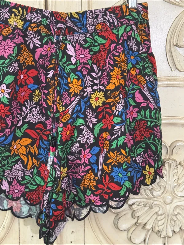 FARM Rio Tropical Garden Floral Shorts | Scallop Hem Size Medium🌺 - Image 4