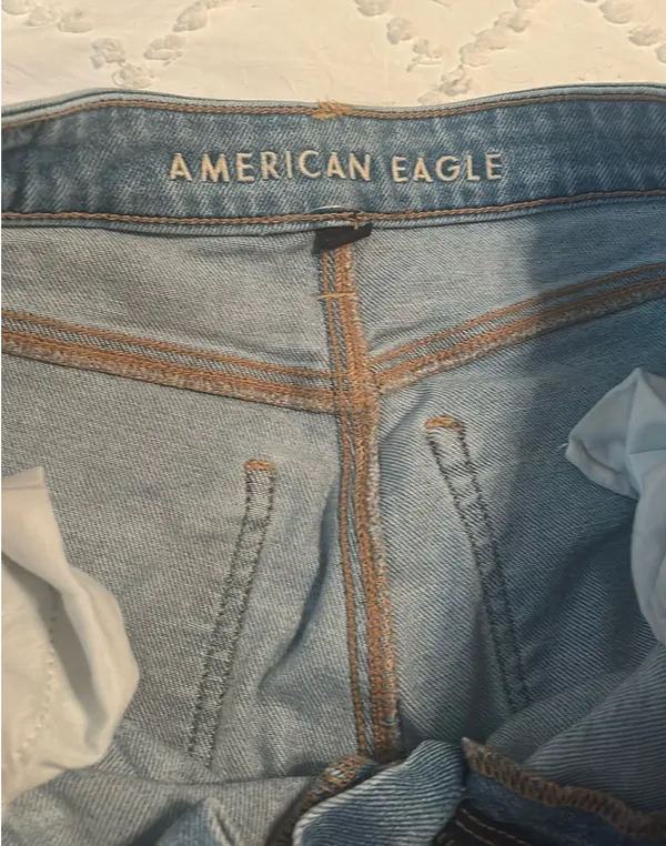 American Eagle Jeans Mom Distressed - Image 4