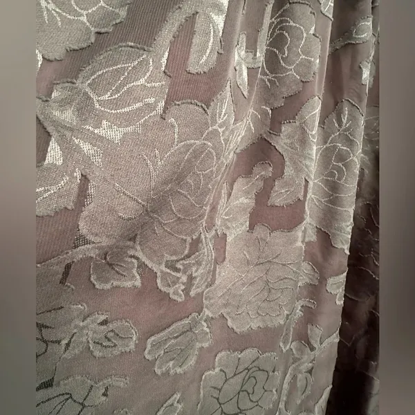 Amazon brand green lace short sleeved top - Image 2