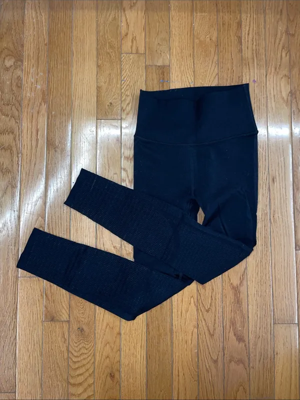 Fabletics Black Cut - Image 3