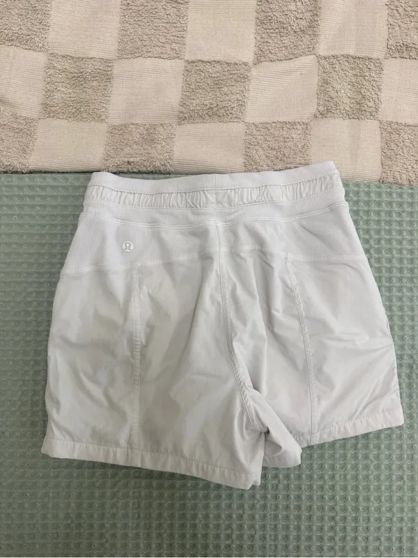 Lululemon Dance Studio‎ High-Rise Short 3.5"
Bone size 2 - Image 5