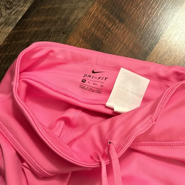 Nike biker shorts with side pockets - Image 4