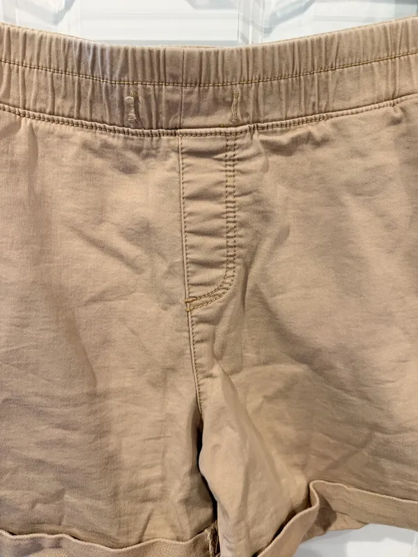 Time and Tru Tan Pull On Shorts Size Medium - Image 2