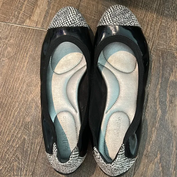 Kelly &‎ Katie Weslyne Black with Black &White Toe/Heel Ballet Flat Shoes 9 - Image 4