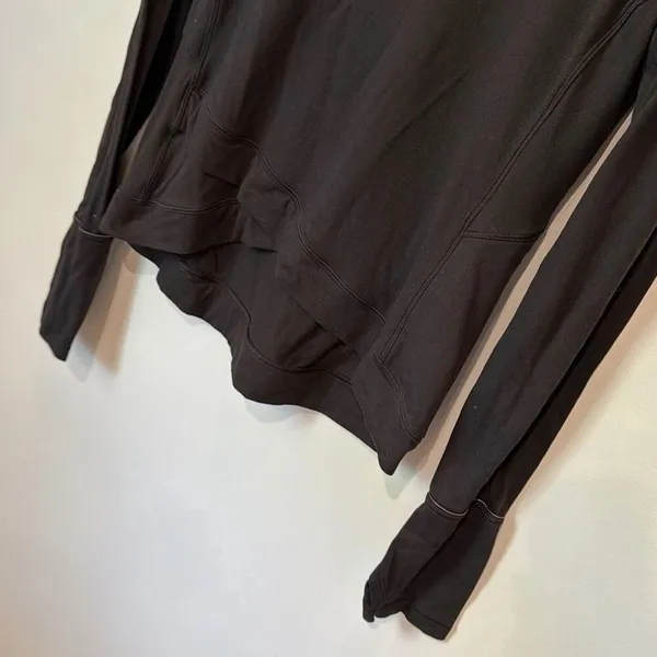 Lululemon Size 8 Close to Crossing Long Sleeve shirt Black Active #1000 - Image 3