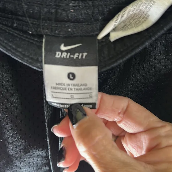 Nike Black Women's Shorts with Pink Accents - Image 3