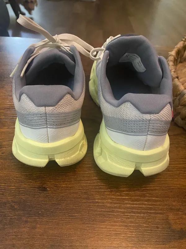 ON WOMEN CLOUDGO Frost/Hay Running Shoes - Image 3