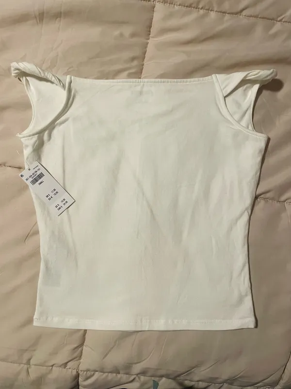 Hollister Off-The-Shoulder White Top With Graphic - Image 4